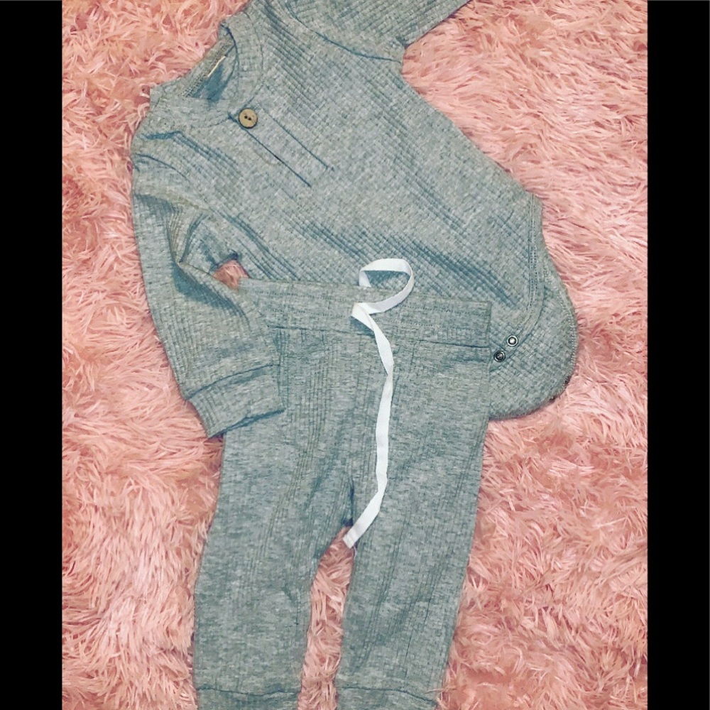 Cute and cozy 2pc unisex baby outfit